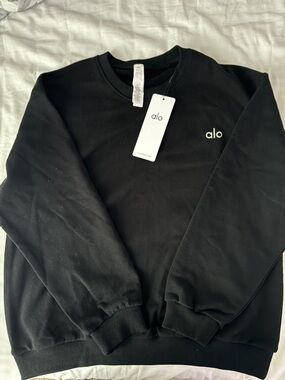 ALO Yoga Men's Black Crewneck Sweatshirt with White Logo Tag
